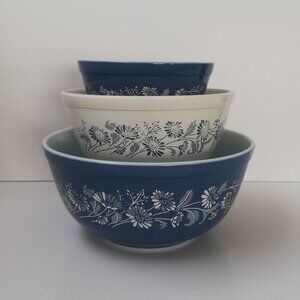 PYREX  3 Blue & White Colonial Mist Daisy Mixing Nesting Bowl Set 401 402 403